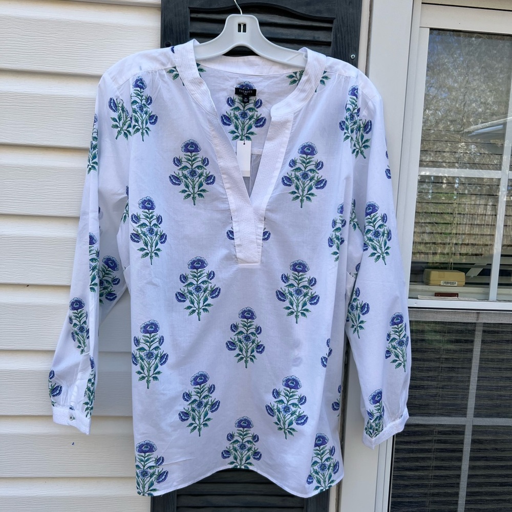 NWT Talbots Pretty White Blue Floral V-Neck Cotton Blouse